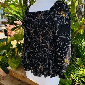 DR2 black & white floral gorgeous top.xs but can go medium